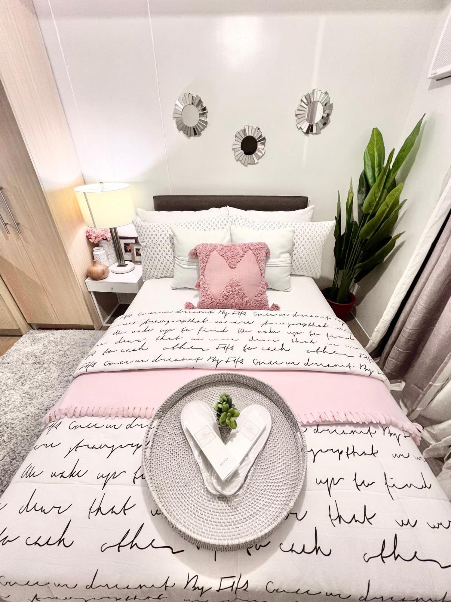 Crown Asia Tagaytay City Екстер'єр фото